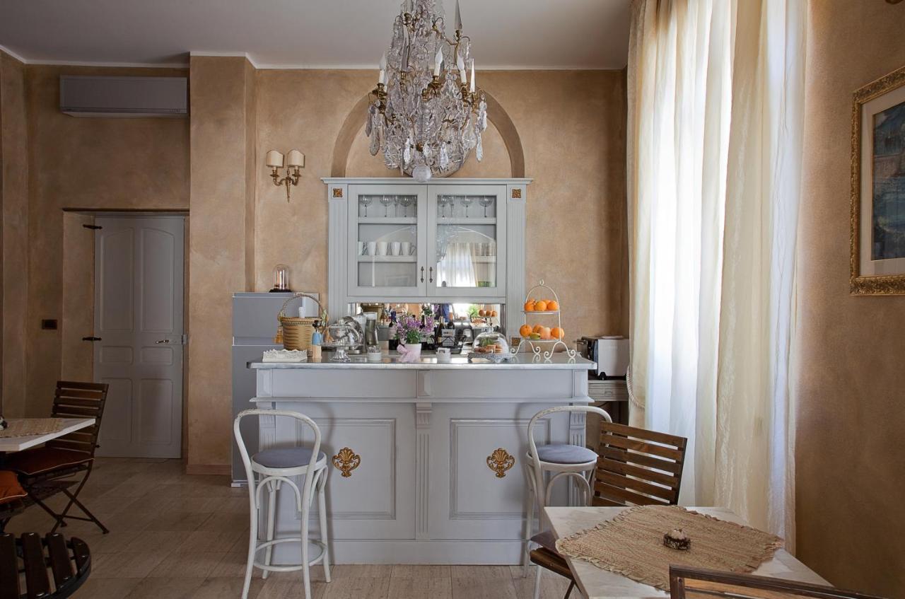 Hotel La Petite Maison Viareggio Bagian luar foto