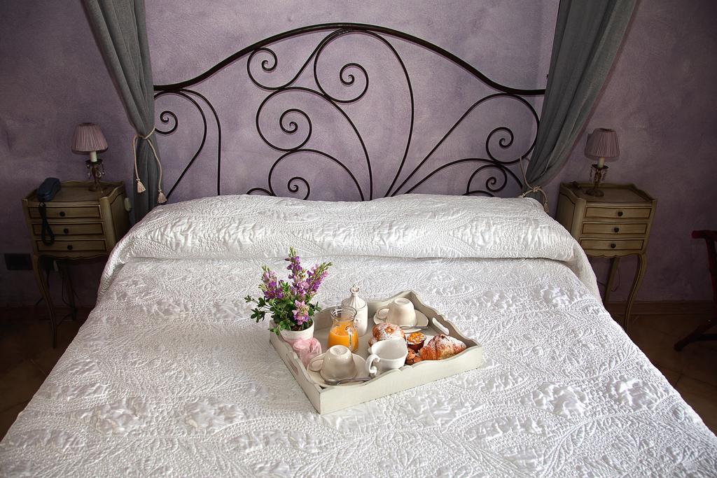 Hotel La Petite Maison Viareggio Bagian luar foto