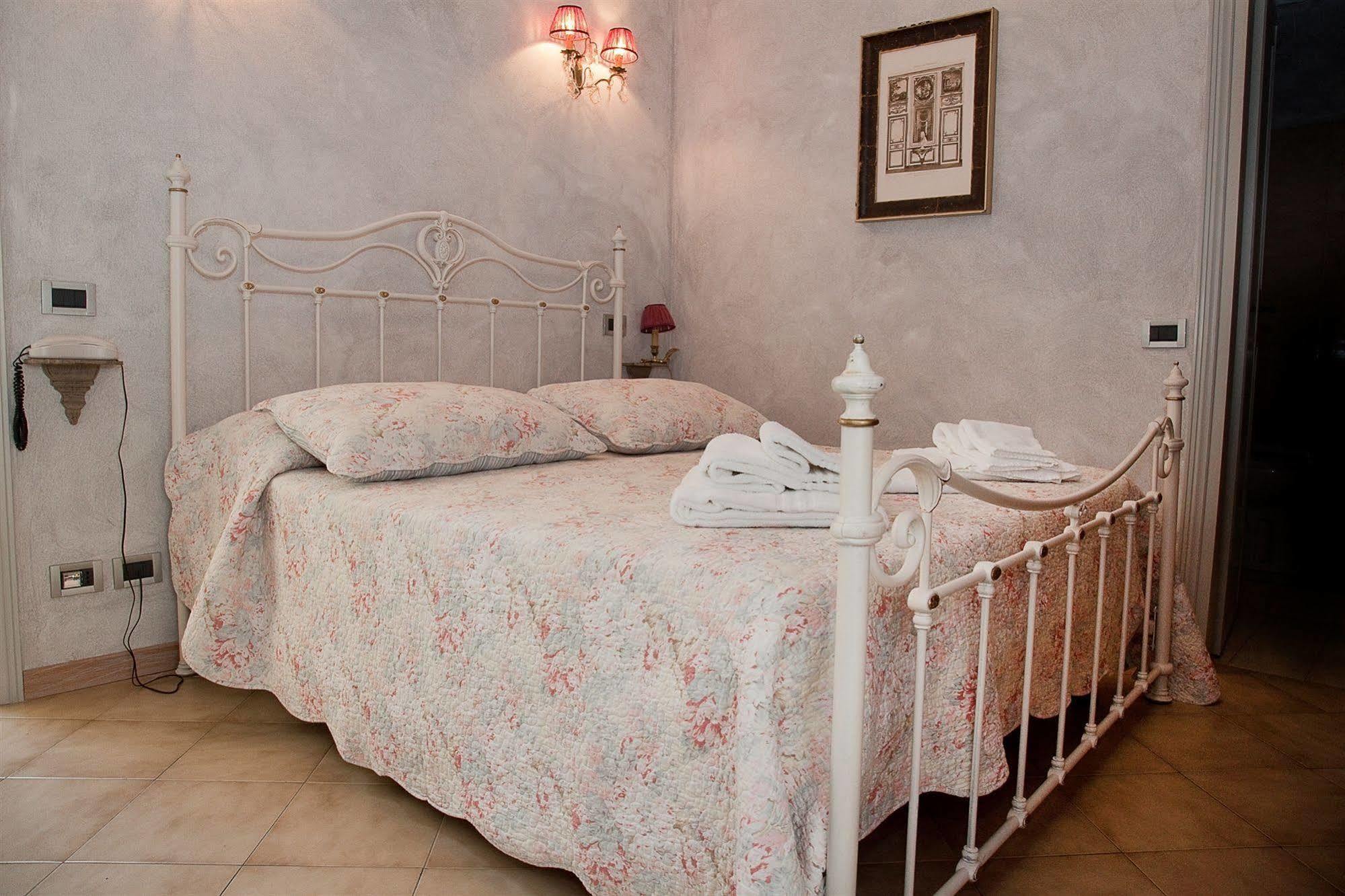 Hotel La Petite Maison Viareggio Bagian luar foto