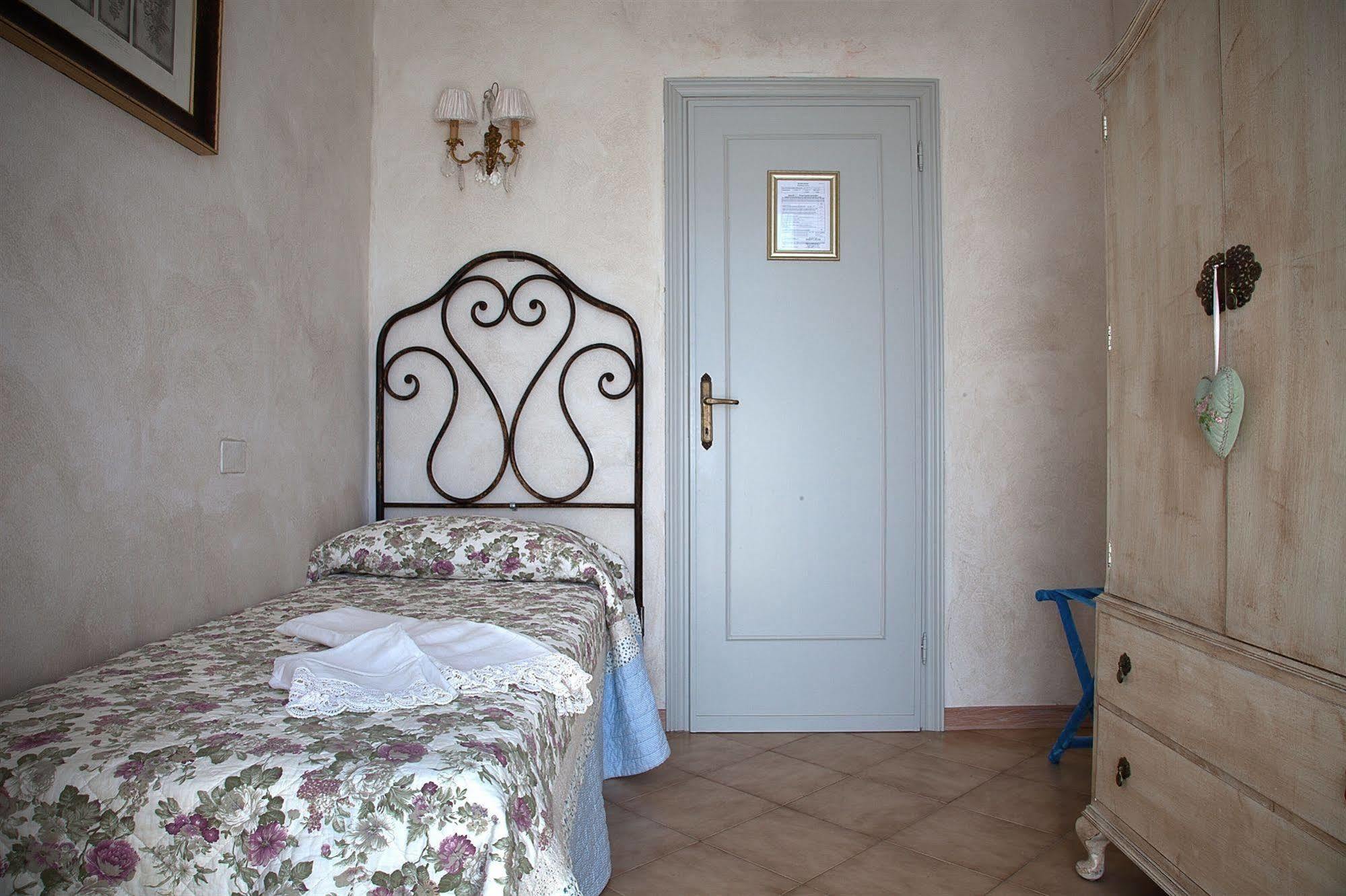 Hotel La Petite Maison Viareggio Bagian luar foto