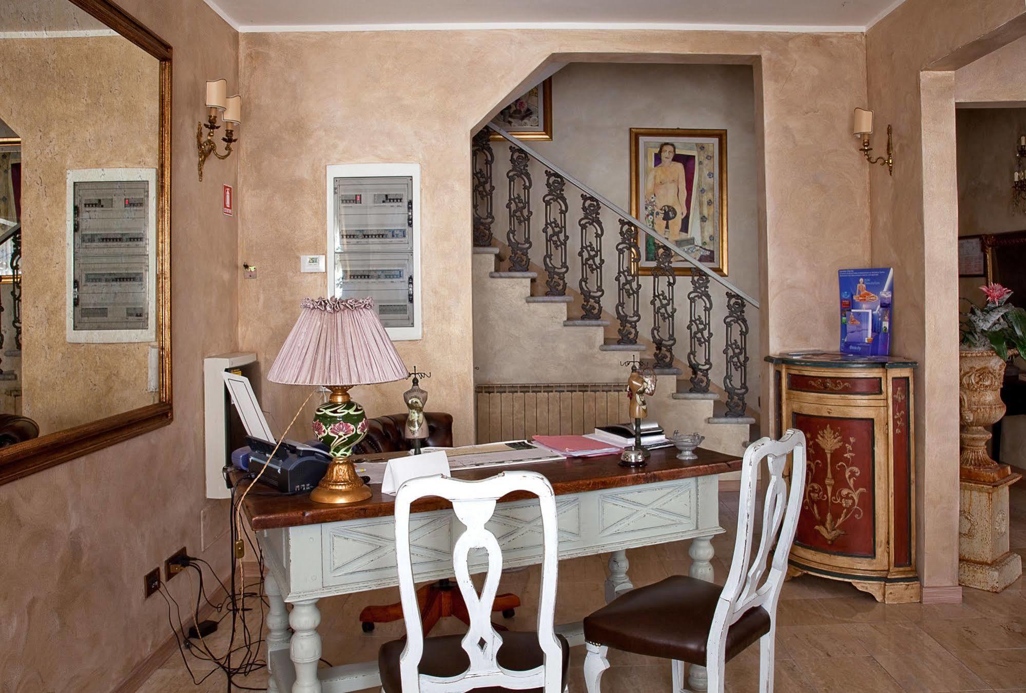 Hotel La Petite Maison Viareggio Bagian luar foto