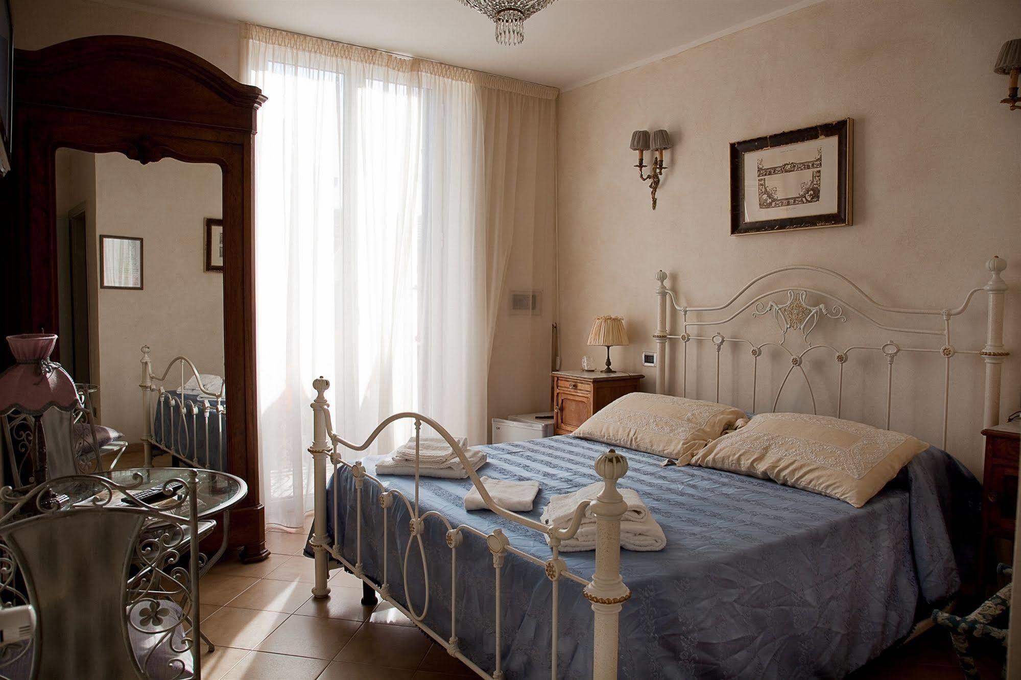 Hotel La Petite Maison Viareggio Bagian luar foto