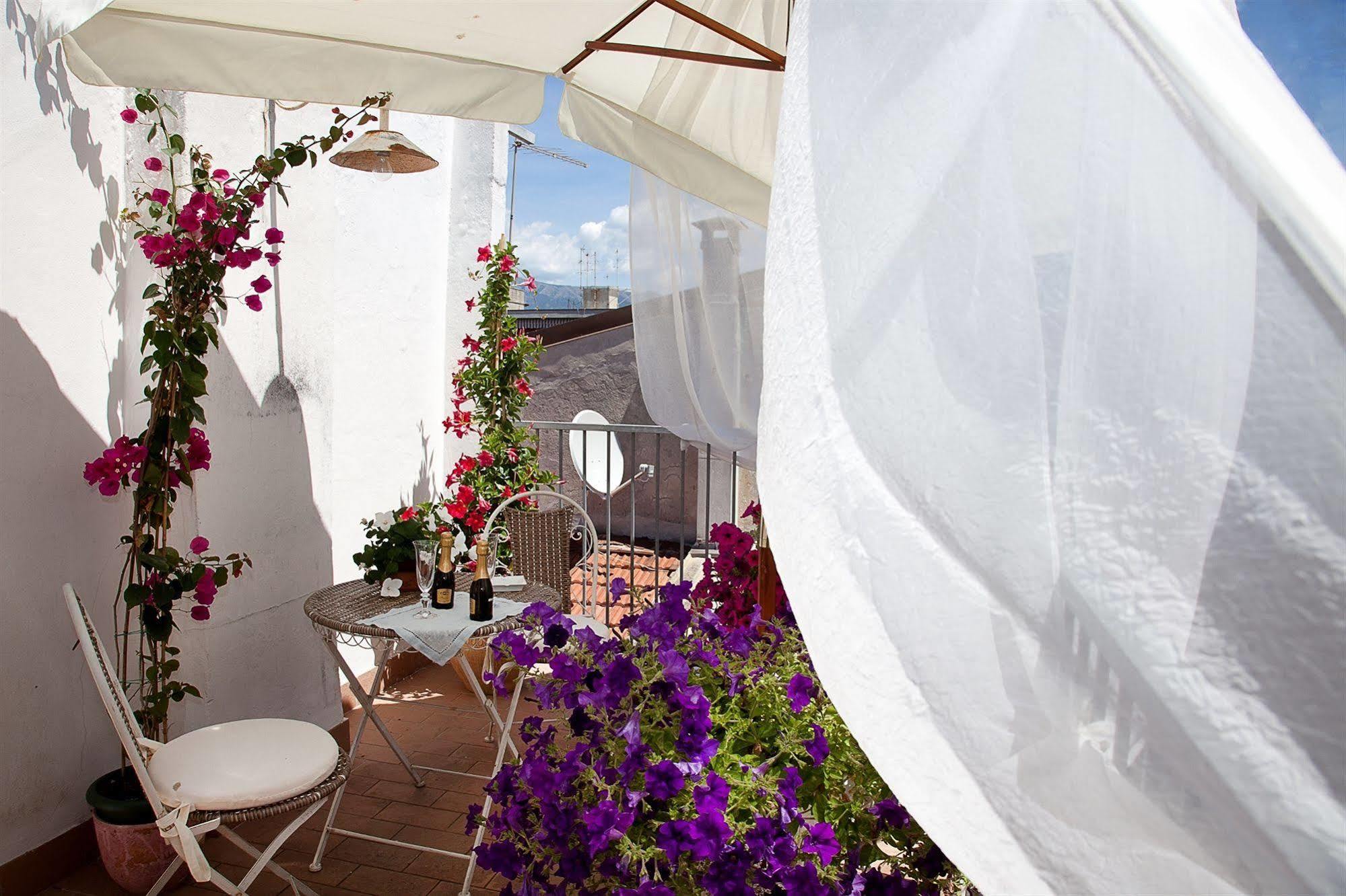 Hotel La Petite Maison Viareggio Bagian luar foto
