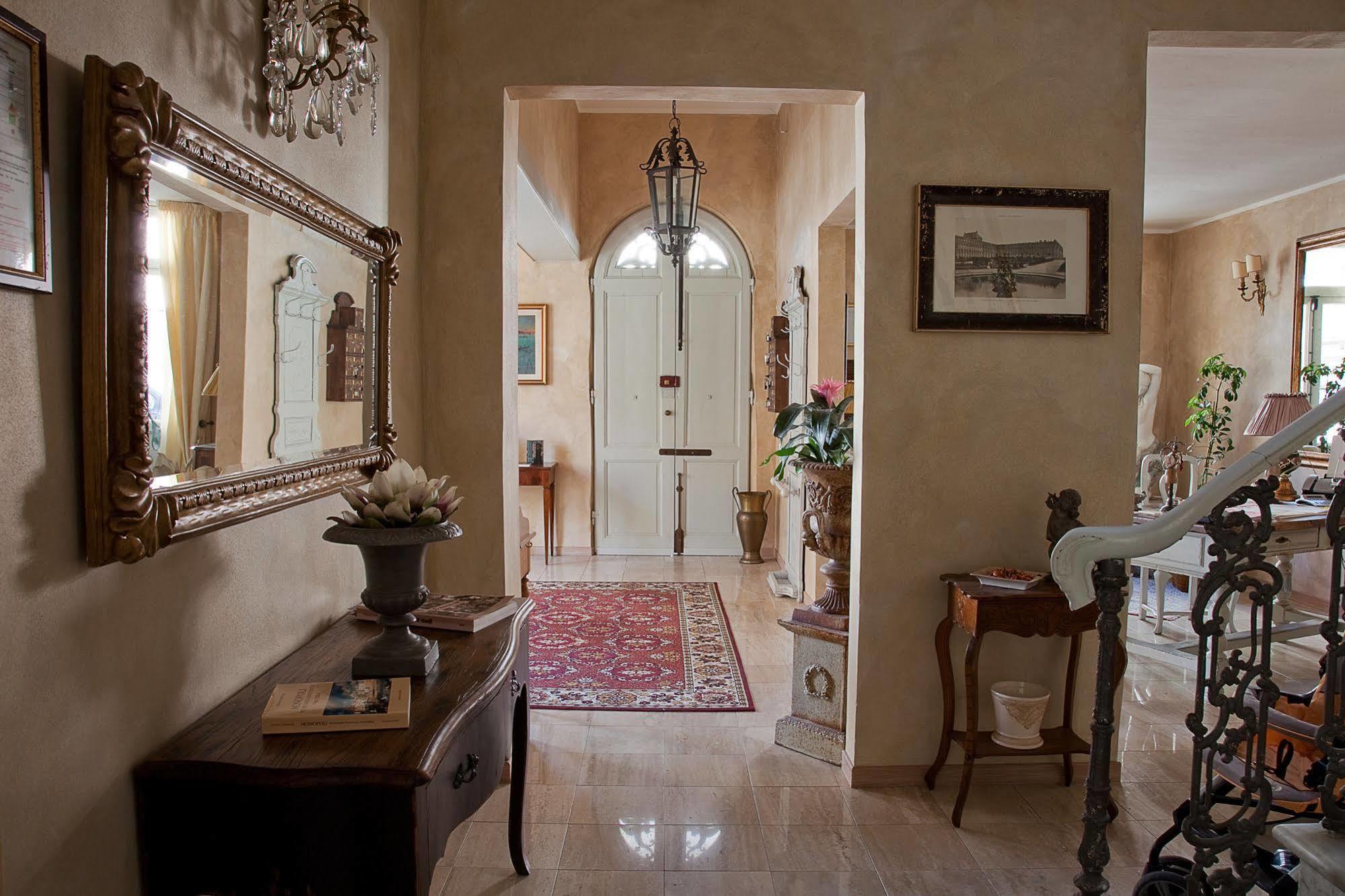 Hotel La Petite Maison Viareggio Bagian luar foto