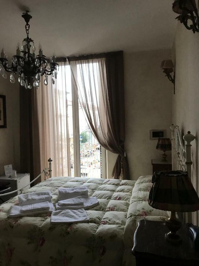 Hotel La Petite Maison Viareggio Bagian luar foto